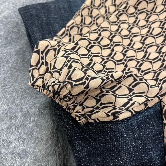 Chic Geometric Pattern Blouse - Picture 4 of 7